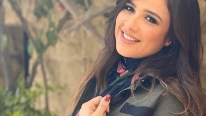 ياسمين عبد العزيز توبخ والدها بسبب خلافها معه.. إليك التفاصيل
