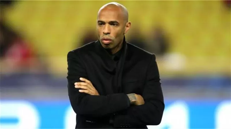 شيرر وهنري أول لاعبين ينضمان لقاعة مشاهير الدوري الإنجليزي الممتاز