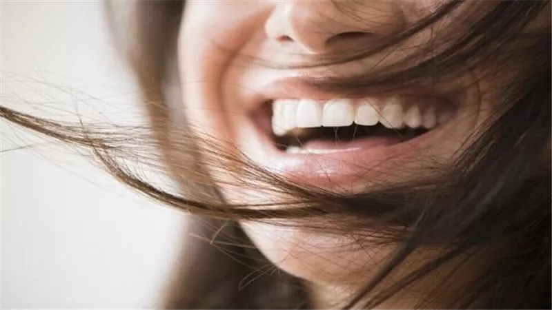 حالة غريبة.. امرأة تغفو كلما ضحكت
