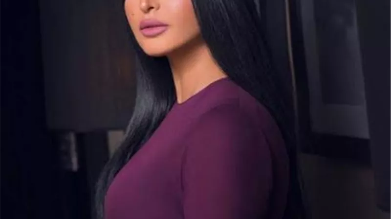 ارتدت طقم من الذهب يزن 4 كيلو جرام.. اثارت الجدل بظهورها بالحجاب.. حقيقة إجرائها عملية تجميل فى أنفها.. حكايات ”نجمة الترند” ريم عبدالله