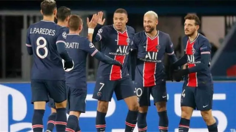 باريس سان جيرمان يواجه لانس لمواصلة المنافسة على لقب الدوري الفرنسي