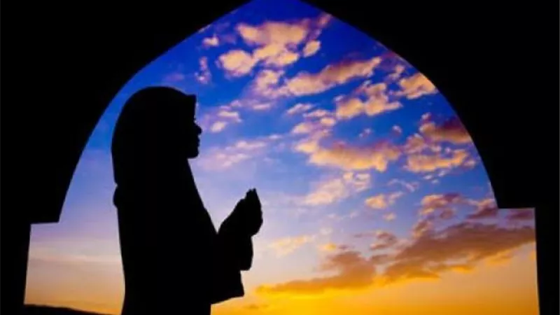 أستاذ فقه يوضح أحكام الصيام خلال فترة الحيض والنفاس