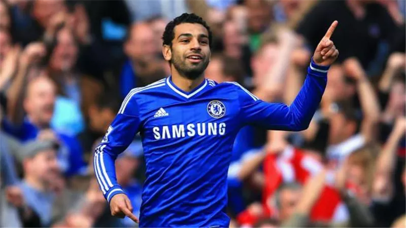 مفاجأة.. محمد صلاح يعود إلي تشيلسي الموسم القادم