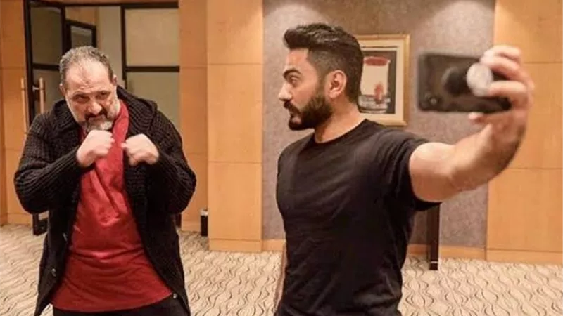 تامر حسني لـ خالد الصاوي: ”أنت فنان عالمي واستثنائي”