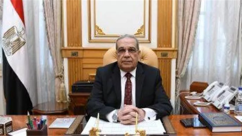 وزير الإنتاج الحربى: نشارك فى تنفيذ المشروع القومى لتطوير وتحديث مراكز تجميع الألبان٨