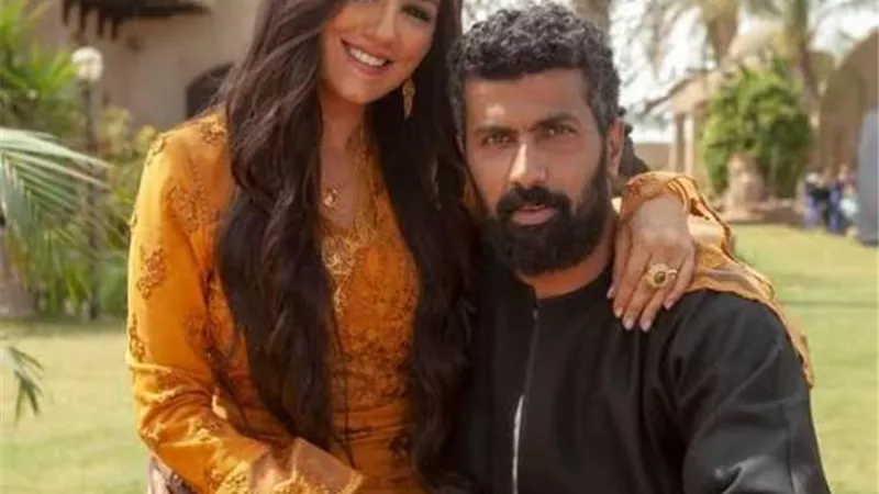 مش مى عمر.. الفنانة التى تسببت فى إيقاف محمد سامى