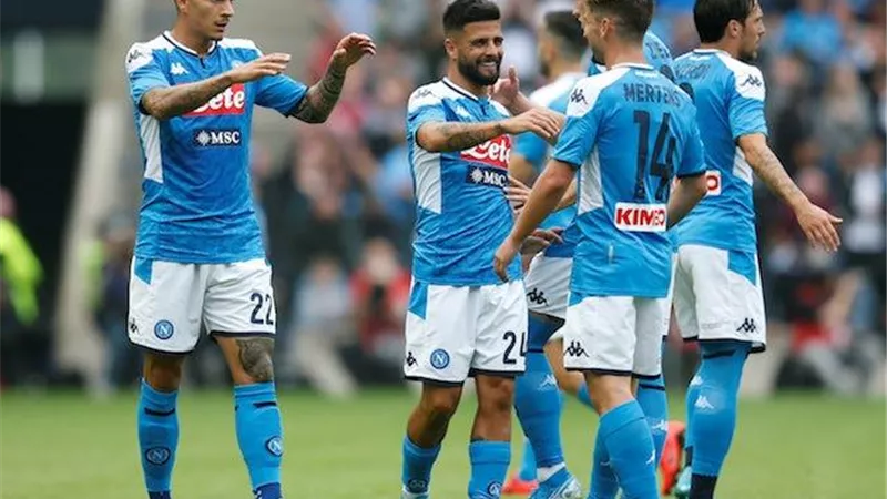 نابولي يتعادل سلبياً مع فيورنتينا في الشوط الأول