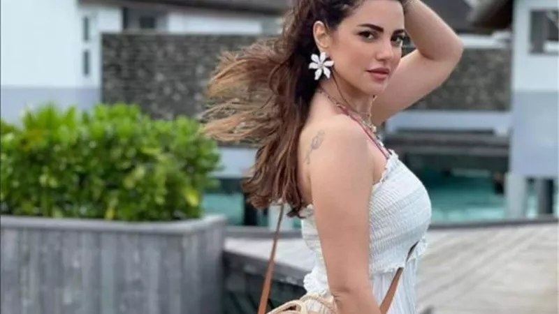 بالصورة.. درة تخطف الأنظار في أحدث ظهور لها من جزر المالديف
