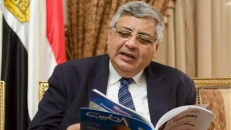 أزمة اللقاح .. تصريح مهم من مستشار الرئيس بشأن ”الفيروس الملعون ”