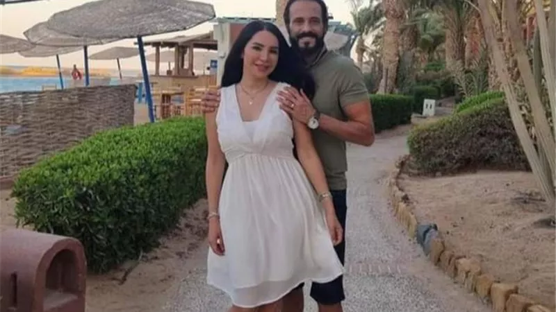 برسالة رومانسية.. إنجي علاء ويوسف الشريف يحتفلان بعيد زواجهما
