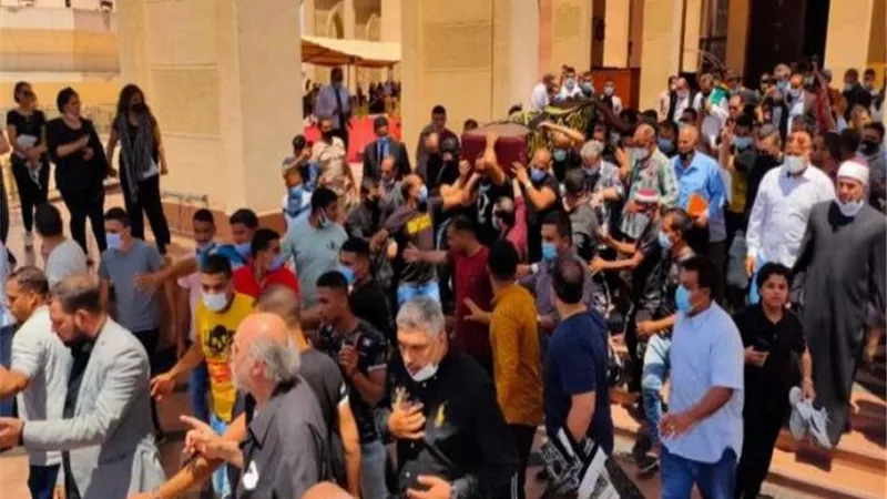 دفن جثمان أسطورة الكوميديا سمير غانم وسط حشود نجوم الفن