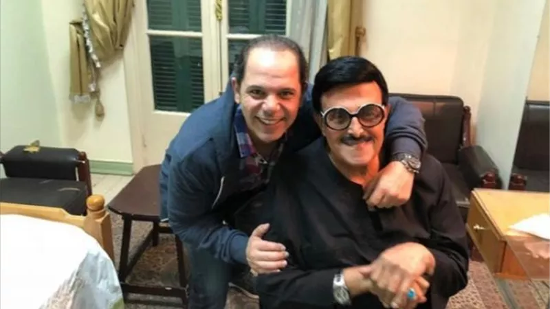رامي إمام ناعيًا سمير غانم: ”فقدنا قيمة كبيرة ربنا يسعدك في مكانك”