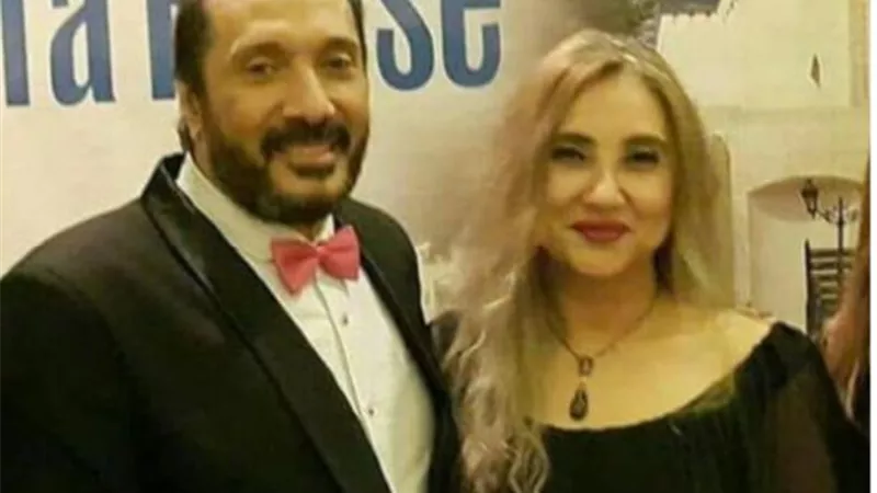 الحكاية فيها كورونا.. تفاصيل إصابة على الحجار وزوجته بالفيروس