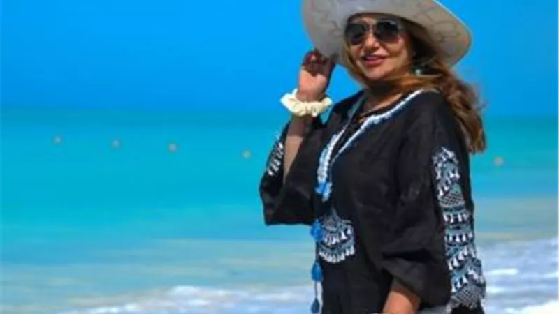 صور.. ليلى علوي بإطلالة حيوية على البحر في العلمين الجديدة