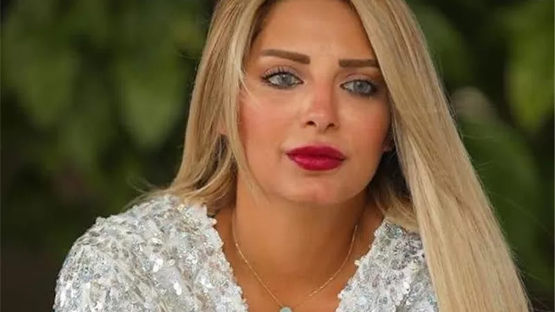 مى حلمى تطير إلى دبى بعد إعلان وقف برنامجها والتحقيق معها