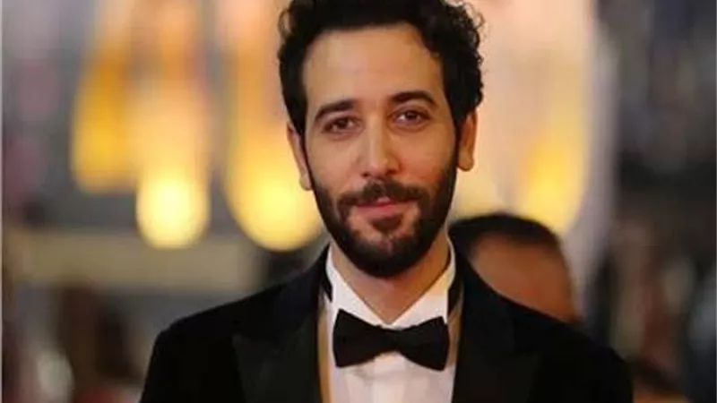 كريم قاسم ينتهى من تصوير مسلسله الجديد ”جانب مظلم”