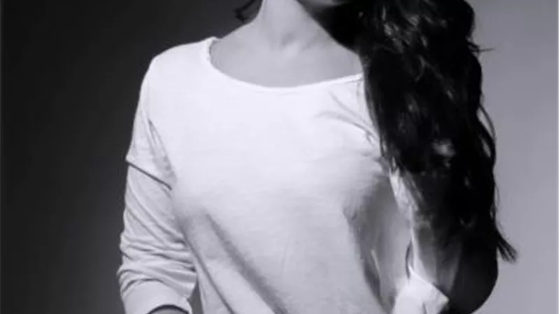 منة فضالى تداعب جمهورها بالأبيض والأسود عبر ”انستجرام”