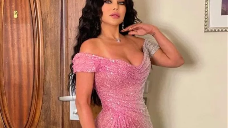 أيقونة الجمال.. هيفاء وهبى تكشف سر تغير لون بشرتها والحفاظ على رشاقتها