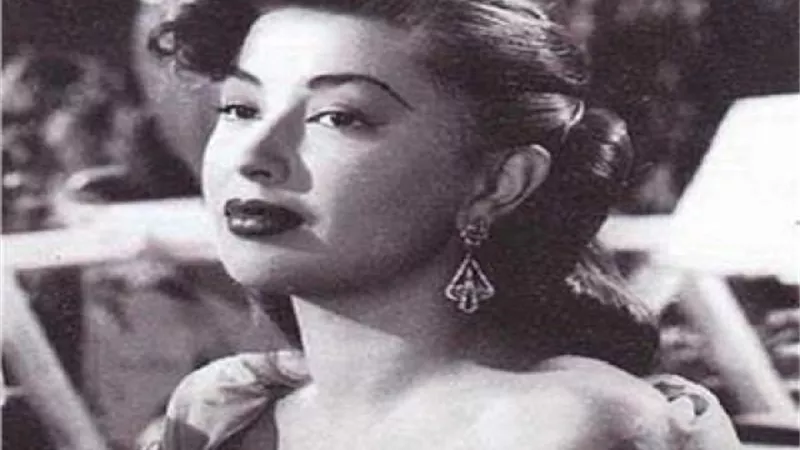 كاميليا.. عشقها رشدى أباظة واكتشفها  أحمد سالم.. حقيقة حملها من الملك فاروق وحكايتها مع أنور وجدى.. قصة النصاب الذى احتال عليها ورحيلها فى ظروف غامضة