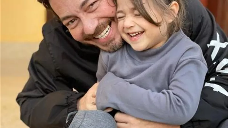 حتة من قلبى.. أحمد زاهر يحتفل بعيد ميلاد نجلته منى عبر ”انستجرام”