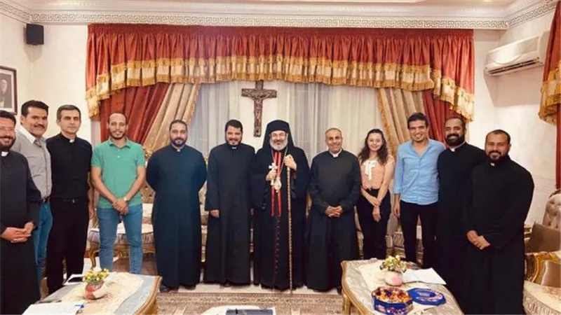 بالصور.. لماذا التقى مطران الكاثوليك بسوهاج اللجنة الأسقفية للشباب؟
