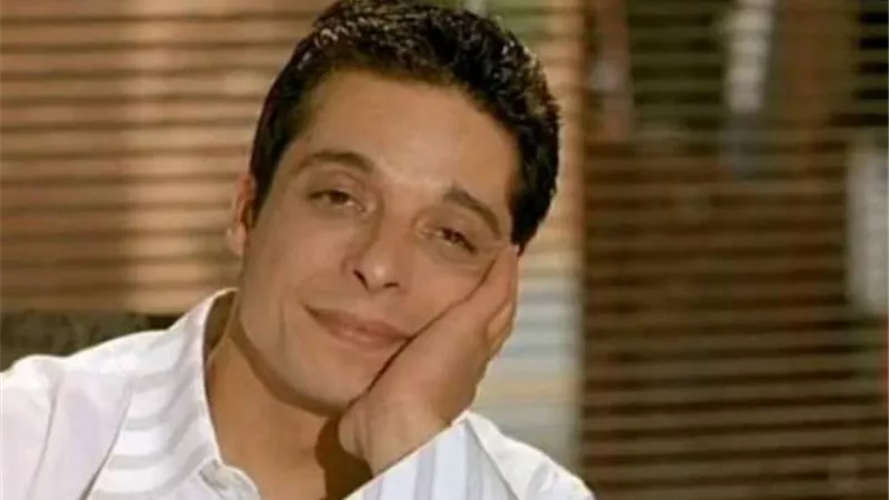 حفيد فنانة شهيرة ودخل مجال الغناء صدفة.. لقب بـ ”أبو البنات” وكان يحلم بتسجيل القرآن الكريم بصوته.. حكايات عامر منيب