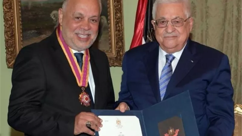 روجينا: أبو مازن يقلّد أشرف زكي أعلى وسام ثقافي في فلسطين