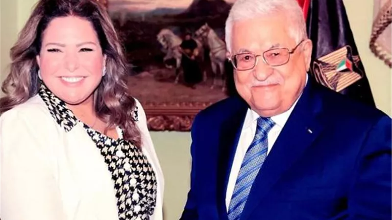 أبو مازن يمنح صابرين وسام الثقافة  لدولة فلسطين