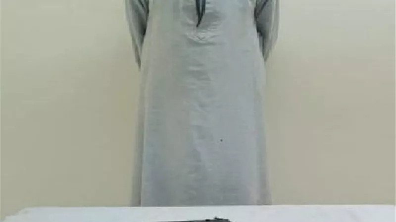 ضبط أحد العناصر الإجرامية بأسوان وبحوزته سلاح نارى