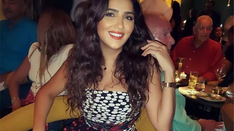 الجمال عدى الكلام.. مى عمر تجذب الأنظار بفستان مميز عبر ”انستجرام”