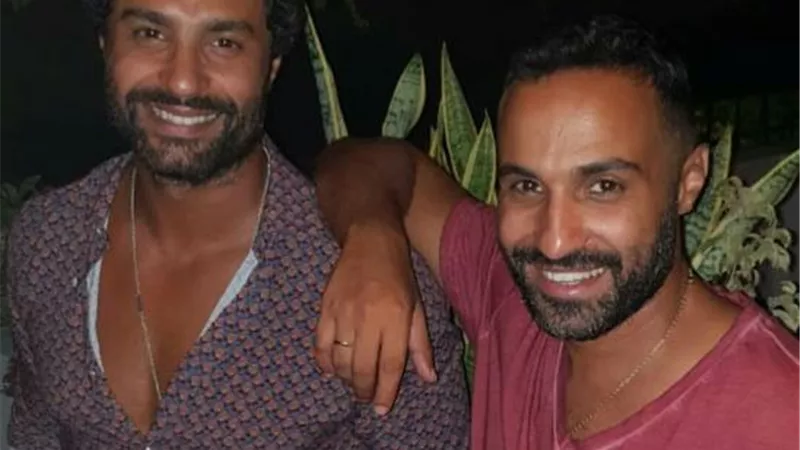 ”أتنين بس أحنا واحد”.. كريم وأحمد فهمي يخطفون الأنظار بصورة من طفولتهم