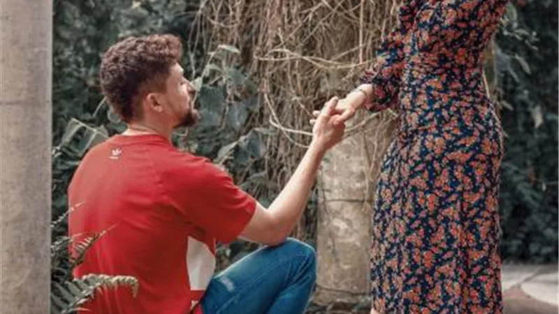 نور نجلة الهضبة عمرو دياب تكشف عن خاتم خطبتها بشكل رومانسى