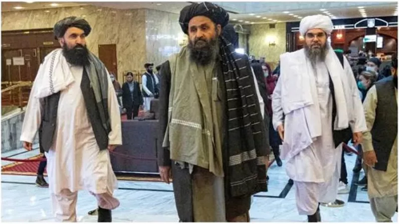 عاجل.. طالبان تحظر السفر للخارج
