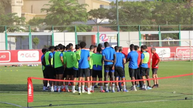 بينكيل يقود فقرة بدنية للاعبي الأهلي