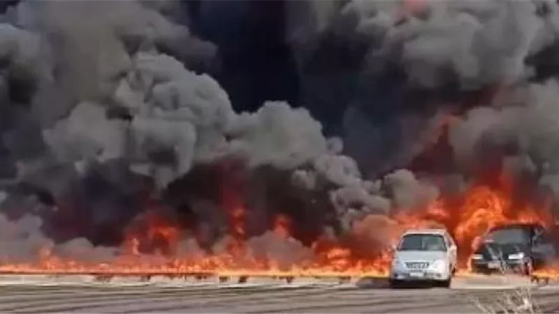 البترول : يوجد طرف خارجي تسبب فى حريق خط طريق الإسماعيلية