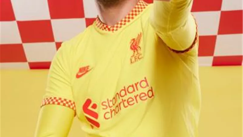 ليفربول يعلن عن قميصه الثالث للموسم الجديد 2021 - 2022