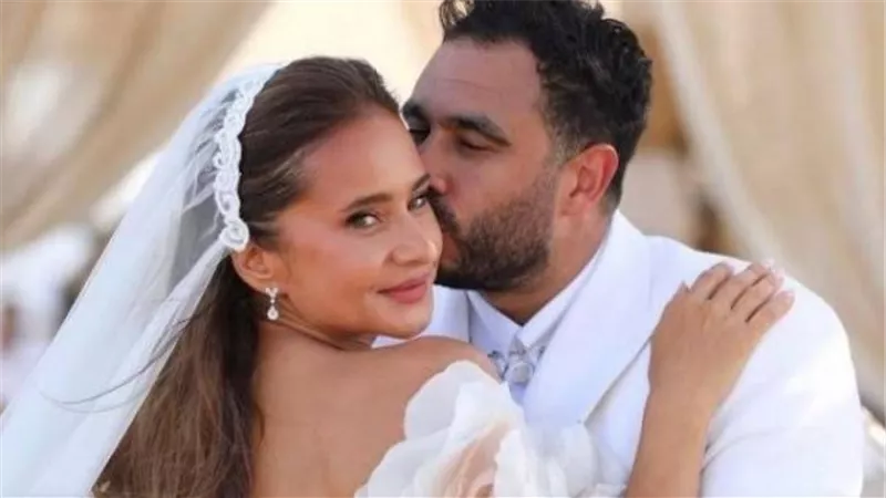 نيللى كريم بإطلالة رومانسية مع زوجها فى أحدث ظهور لها