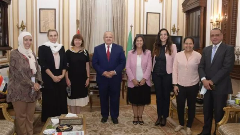 وفد من المجلس الثقافى البريطانى يزور جامعة القاهرة .. اعرف التفاصيل