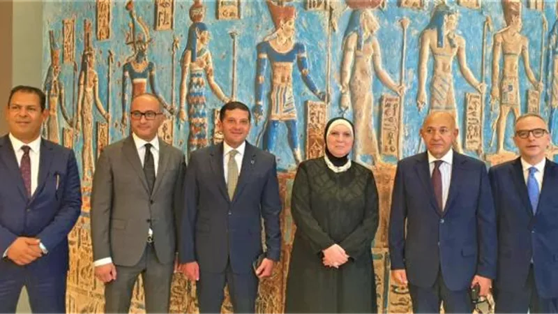 وزيرة التجارة والصناعة تستعرض الاستعدادات النهائية للمشاركة المصرية باكسبو  2020 بدبى