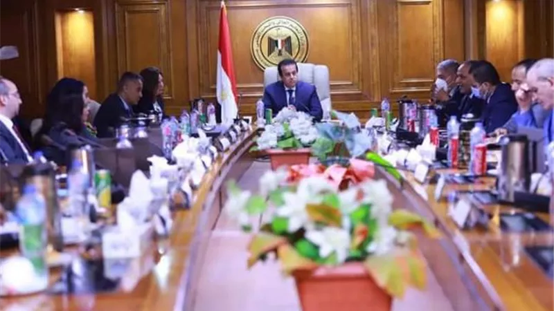 بالصور .. تفاصيل لقاء وزير التعليم العالى بوفد تنسيقية شباب الأحزاب