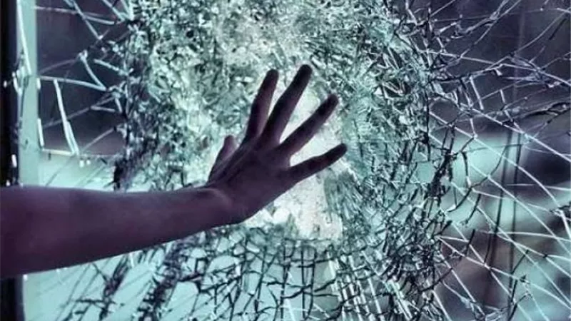 ملك دمر قريته فـ انتقمت منه الطيور..حكاية مثل ”اللي بيته من ازاز ما يحدفش الناس بالطوب”