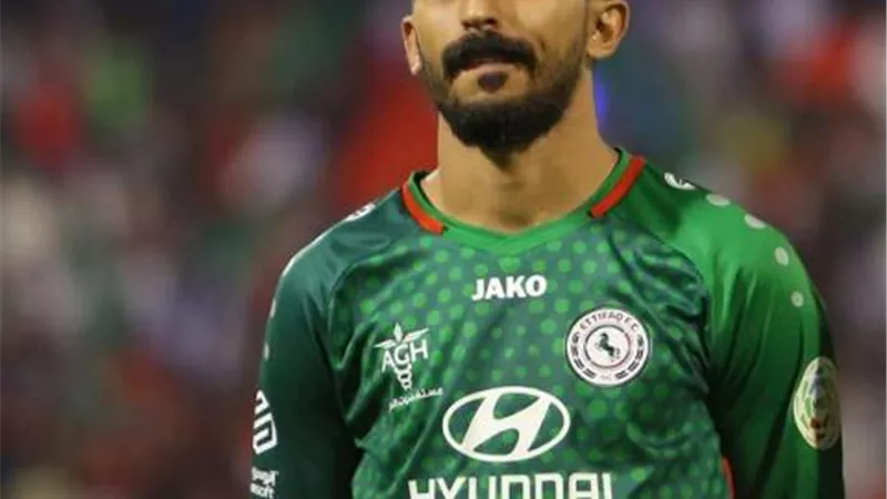 بعد انتقاله للنصر.. زميل أزارو بديلاً لعسيري في الأهلي السعودي