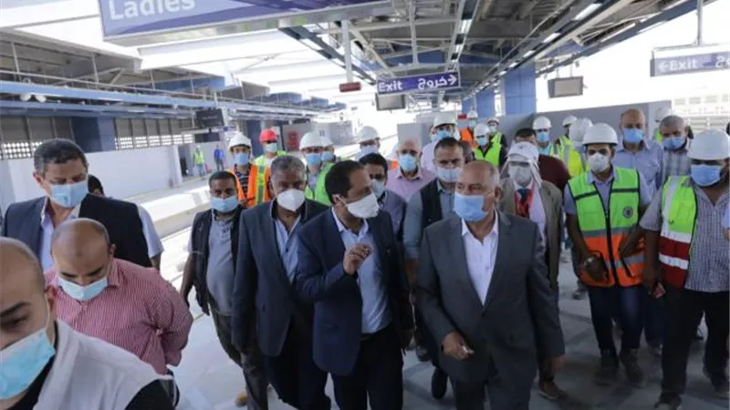 وزير النقل يتفقد محطات المرحلة 4 بالخط 3 للمترو