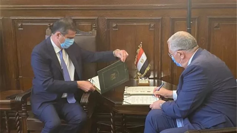 وزير الزراعة والزملوط وذكي يوقعون بروتوكول تعاون لتطوير الري في الوادي الجديد