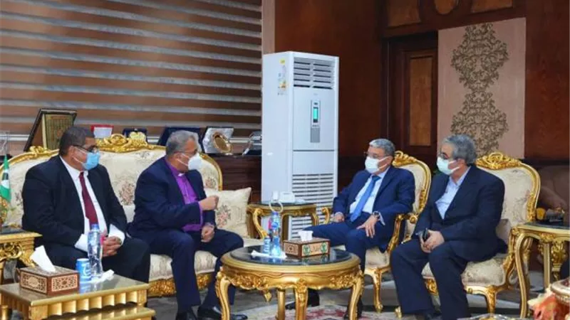 بالصور.. لماذا زار رئيس الطائفة الإنجيلية محافظ المنيا؟