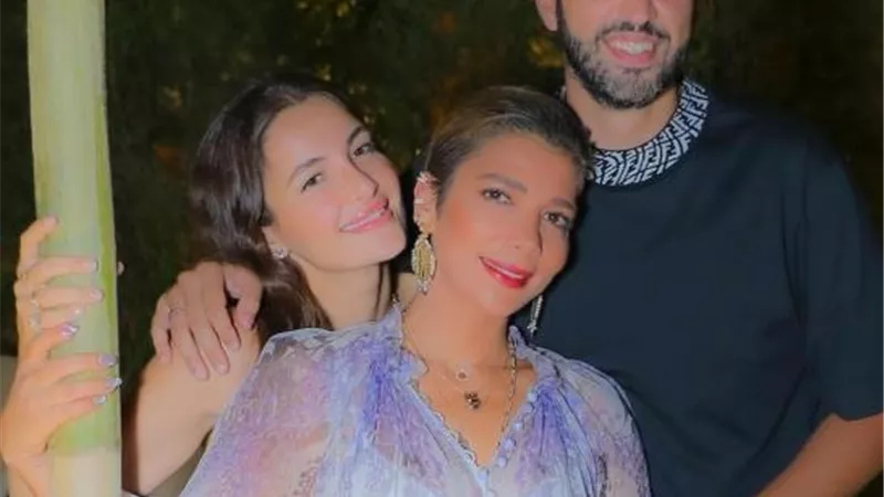 شام الذهبى برفقة خطيبها ووالدتها فى أحدث ظهور لها