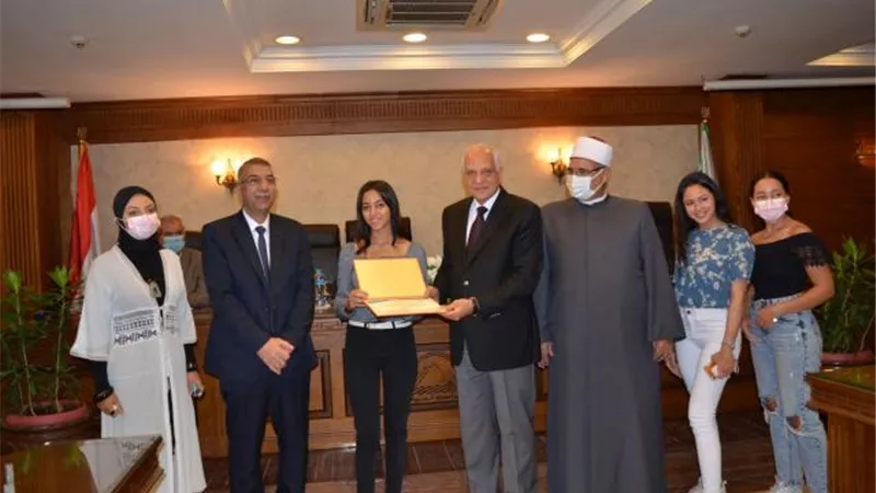 محافظ الجيزة يكرم أوائل الثانوية العامة والأزهرية والدبلومات الفنية