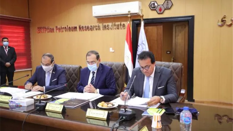 بالصور .. وزير التعليم العالى يرأس اجتماع معهد بحوث البترول