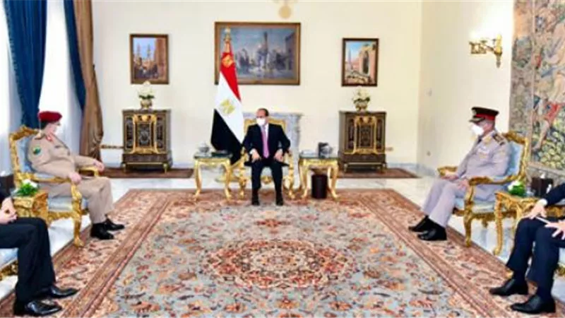 تفاصيل مباحثات السيسي مع وزير الدفاع اليمنى