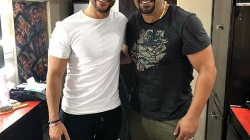 رامز أمير ينشر صورة برفقة أحمد السقا ويعلق: حبيبي فارس السينما